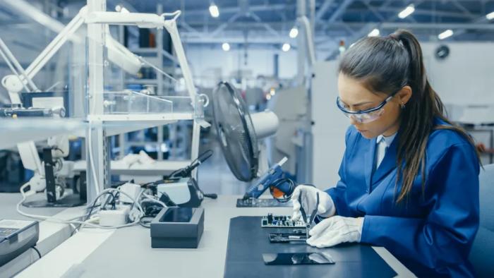Επεξεργασία με τόρμους CNC και ενεργά καινοτομήστε και αναζητήστε ανάπτυξη